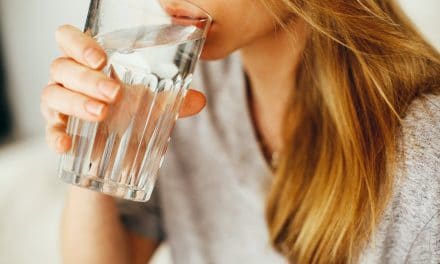 Comment perdre du ventre en buvant de l’eau : comment l’eau agit sur la perte de poids ?