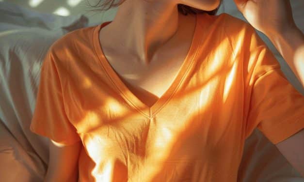 T shirt col v, je déteste les poils qui débordent